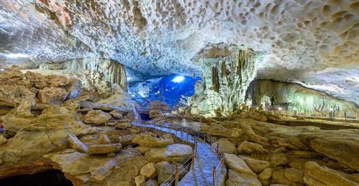 Sung sot cave (surprise cave): A wonder within the rocky mountains